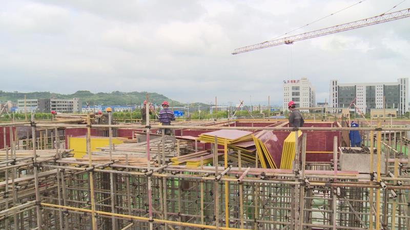 梁平工业园区科创中心（一期）工程加速推进，预计明年五月全面建成
